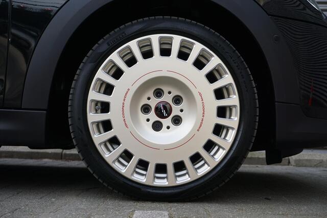 Mini COOPER 3-deurs C Classic Uitvoering | Pakket M | Glazen panoramadak | Driving Assistant | Parking Assistant | MINI Head-Up Display