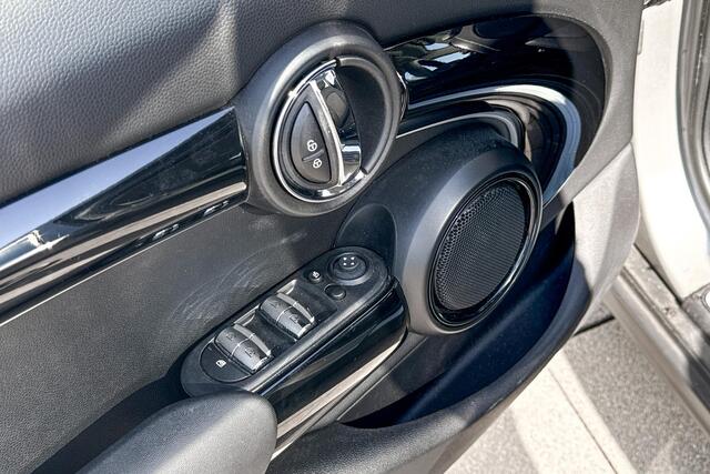 Mini COOPER 5-deurs Essential