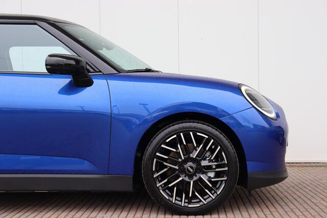 Mini COOPER Mini E Favoured L 40.7 kWh 18 inch/ Stuurwiel verwarming/ Comfort Access/ panoramadak/ Harman-Kardon/ Panoramadak