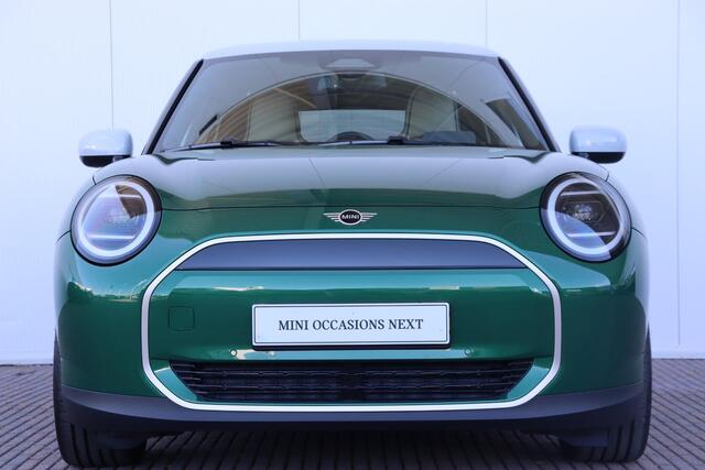 Mini COOPER Mini E Favoured M 40.7 kWh Stuurwielrand verwarmd/ Comfort Access/ panoramadak/ Stoelverwarming/ Head-Up