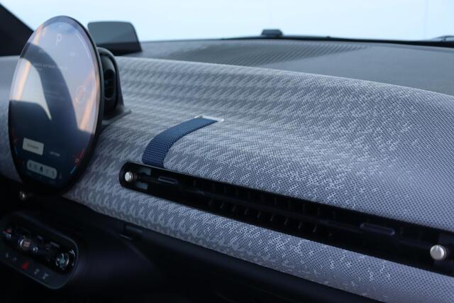 Mini COOPER Mini E Favoured M 40.7 kWh Stuurwielrand verwarmd/ Comfort Access/ panoramadak/ Stoelverwarming/ Head-Up