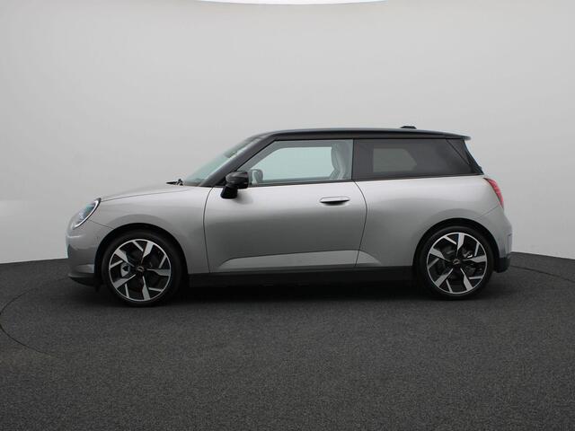 Mini COOPER 3-Deurs E Pakket L + Glazen panoramadak + Parking Assistant Plus + Harman Kardon + Elektrisch verwarmde voorstoelen + Comfort Access + 18''