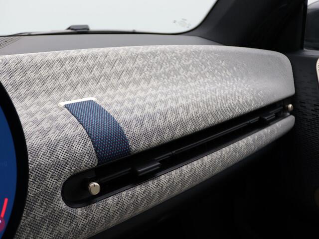 Mini COOPER 3-Deurs E Pakket L + Glazen panoramadak + Parking Assistant Plus + Harman Kardon + Elektrisch verwarmde voorstoelen + Comfort Access + 18''