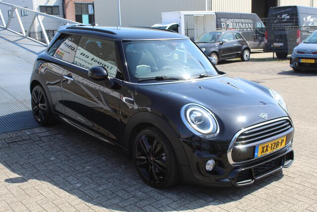Mini COOPER Mini 1.5 JCW pakket/AUTOMAAT/Navigatie/Achteruitrijcamera/Parkeersensoren/Bluetooth/Keyless/Cruise control/Climate control/Apple carplay/17'' Lichtmetalen velgen/LED koplampen/Multifunctioneel stuurwiel/Spraakbediening/Elektrisch inklapbare spiegels/Ele