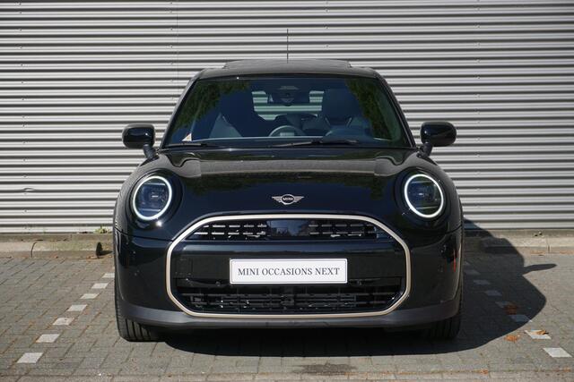 Mini COOPER 3-deurs C Favoured Trim | Pakket M | Glazen panoramadak | Driving Assistant | MINI Head-Up Display