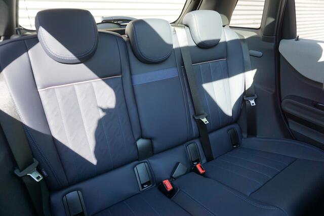 Mini COOPER 3-deurs C Favoured Trim | Pakket M | Glazen panoramadak | Driving Assistant | MINI Head-Up Display