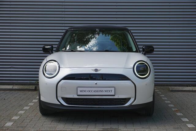 Mini COOPER 3-deurs E Classic Uitvoering | Pakket L | Glazen panoramadak | Driving Assistant | HIFI System Harman Kardon | MINI Head-Up Display