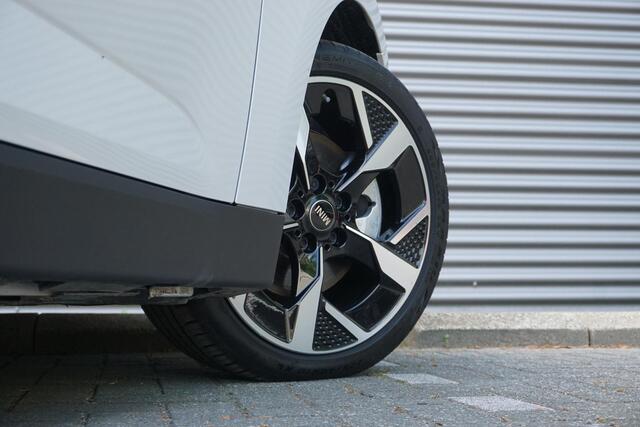 Mini COOPER 3-deurs E Classic Uitvoering | Pakket L | Glazen panoramadak | Driving Assistant | HIFI System Harman Kardon | MINI Head-Up Display