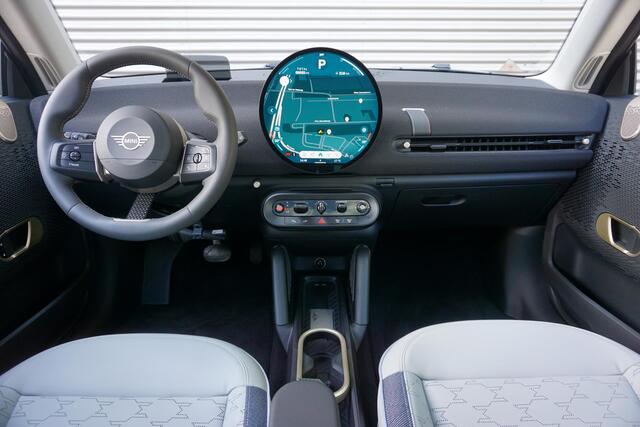 Mini COOPER 3-deurs E Classic Uitvoering | Pakket L | Glazen panoramadak | Driving Assistant | HIFI System Harman Kardon | MINI Head-Up Display