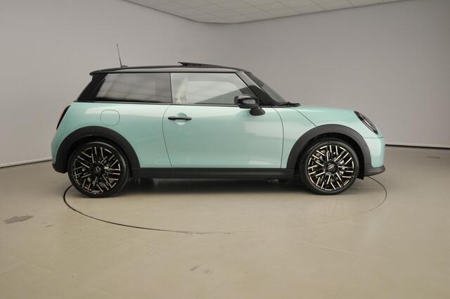 Mini COOPER 3-deurs C Automaat / Favoured Trim / Pakket M / Panoramadak / Park assist / Head-up / Alu wielen 18 inch