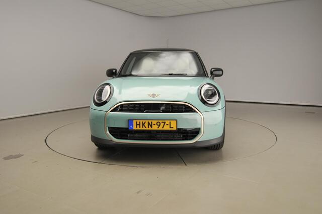 Mini COOPER 3-deurs C Automaat / Favoured Trim / Pakket M / Panoramadak / Park assist / Head-up / Alu wielen 18 inch