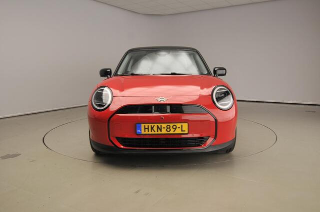 Mini COOPER 3-deurs E Classic Trim / Package L /Panoramadak / Getint glas / Harman-kardon / Park assist / Alu wielen 17 inch