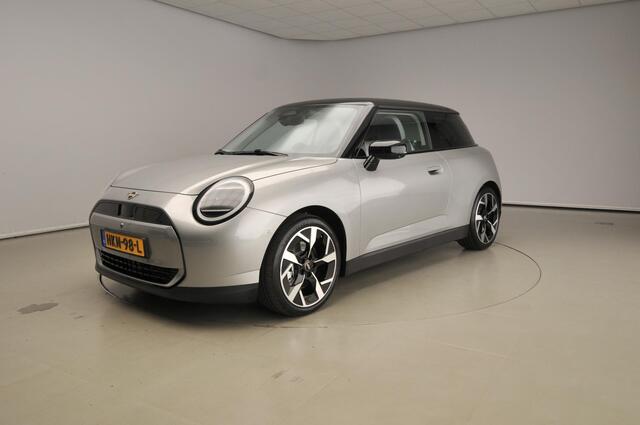 Mini COOPER 3-deurs E Classic Trim / Pakket L / Harman-Kardon / Panoramadak / Getint glas / Park assist / Head-up / Alu wielen 18 inch