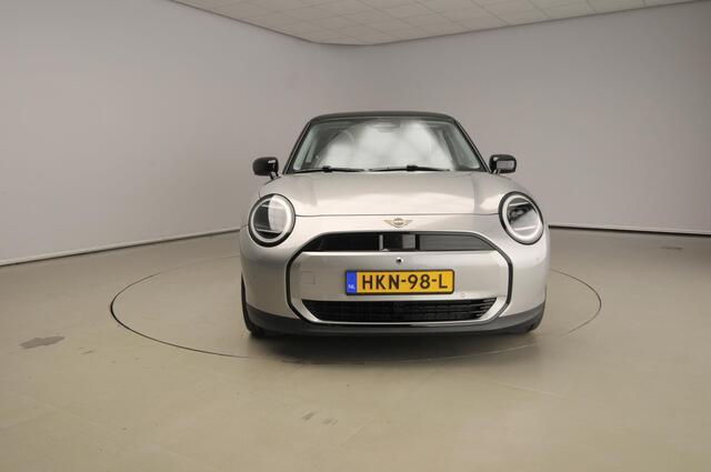 Mini COOPER 3-deurs E Classic Trim / Pakket L / Harman-Kardon / Panoramadak / Getint glas / Park assist / Head-up / Alu wielen 18 inch