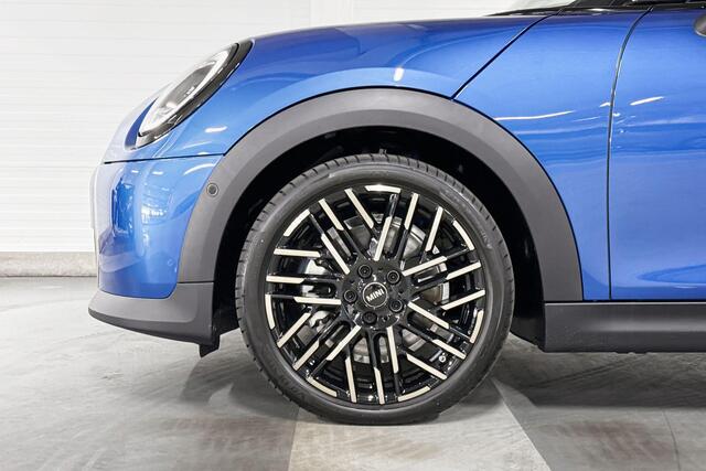 Mini COOPER C | Favoured uitvoering | Pakket M | 18" Night Flash Spoke 2-tone