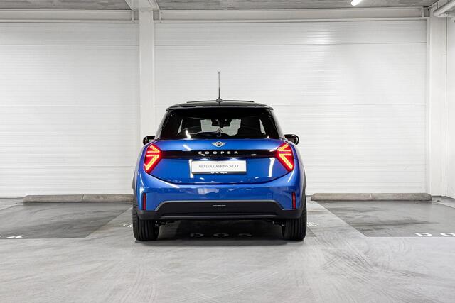 Mini COOPER C | Favoured uitvoering | Pakket M | 18" Night Flash Spoke 2-tone