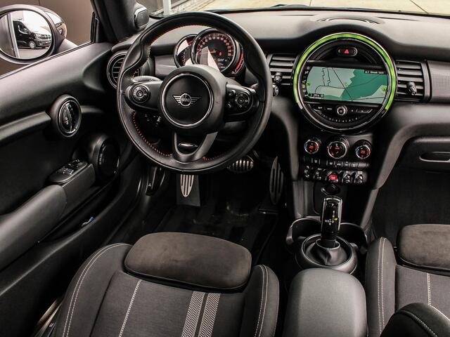 Mini COOPER 1.5 136PK Automaat John Cooper Works | HARMAN EN KARDON | KEYLESS | SFEERVERLICHTING | NAVI | PDC |