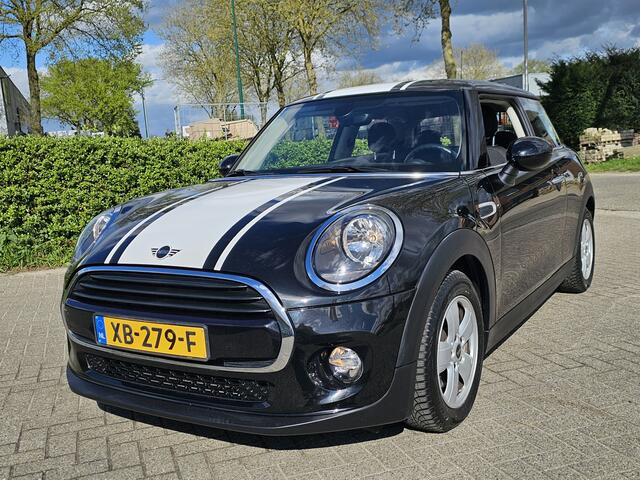 Mini COOPER Mini 1.5 136 Pk! Navi! Lm Velgen! Apk 6-2026! Zondag OPEN!