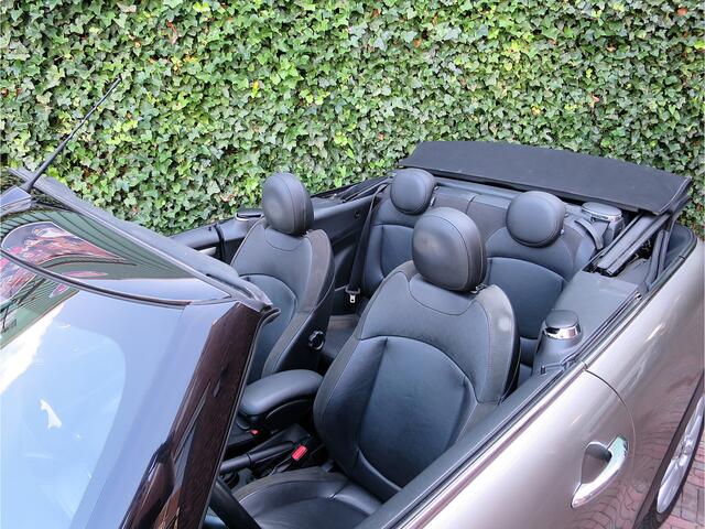 Mini COOPER Cabrio 1.5 Chili F57 met Leer, LED, A.Camera, Navi en 16"