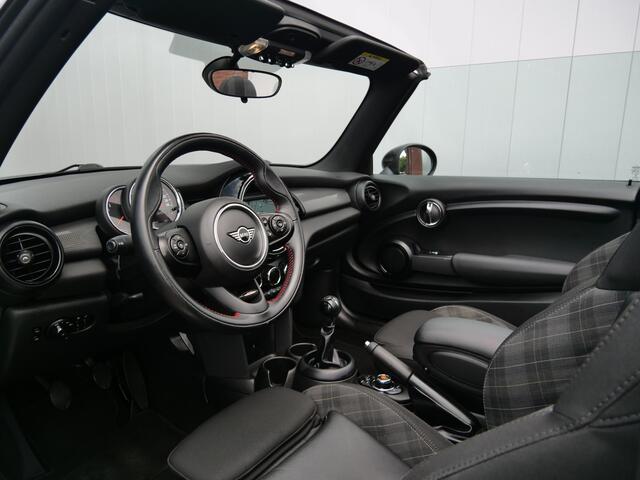 Mini COOPER Mini Cabrio 1.5 136pk Chili Stoelverwarming / Navigatie / Parkeersensoren