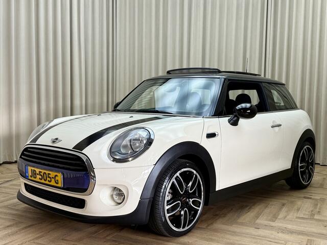 Mini COOPER Mini 1.5 Business *Panoramadak* 136pk / Org.NL! / Navigatie / Cruise / Airco / 18'' LMV