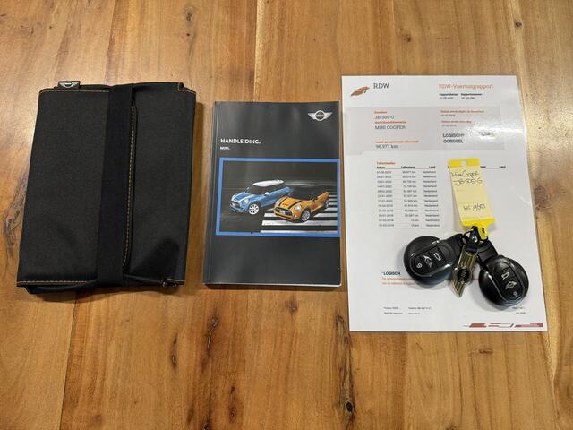 Mini COOPER Mini 1.5 Business *Panoramadak* 136pk / Org.NL! / Navigatie / Cruise / Airco / 18'' LMV