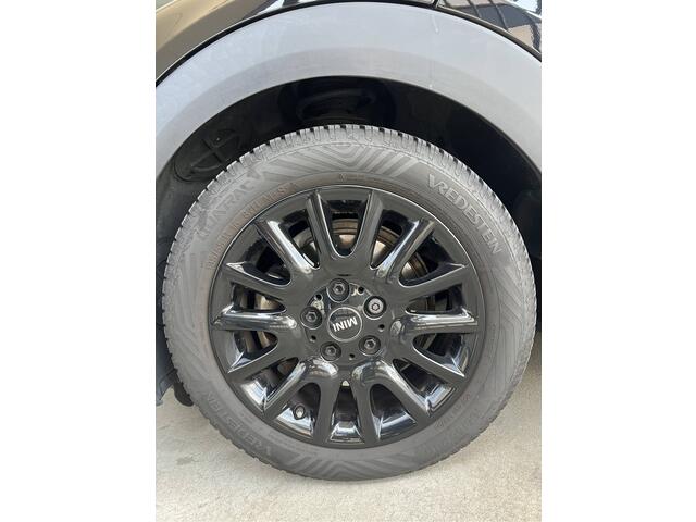 Mini COOPER Mini 1.5 Serious Business | AUTOMAAT | SCHUIF/KANTELDAK | NAVI | CRUISE CONTROL | PDC | CLIMATE CONTROL | LMV | KEYLESS | ALL-SEASON BANDEN | BLUETOOTH