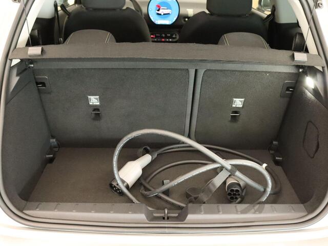 Mini COOPER E Essential 40.7 kWh - SOH 99,9% ! - ORIGINEEL NEDERLANDSE AUTO - 3-FASE - NAVIGATIE - PARKEERSENSOREN VOOR/ ACHTER - 17 INCH LICHT METALEN VELGEN - ARMSTEUN VOOR - CAMERA - NIEUW MODEL- GEWELDIGE RIJEIGENSCHAPPEN