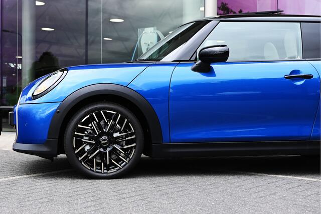 Mini COOPER Hatchback C Automaat / Favoured / Pakket M / 18 inch Night Flash Spoke 2-tone