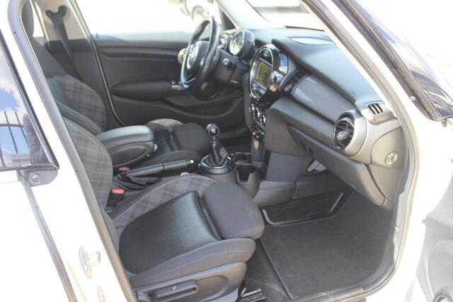 Mini COOPER Mini 1.5 5-deurs Chili, Navigatie