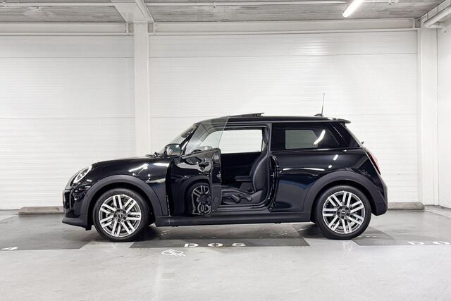 Mini COOPER C | Classic Uitvoering | Pakket M | Panorama dak | 17 inch Parallel Spoke 2-tone