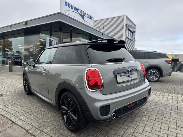 Mini COOPER Mini 1.5 60 Years Edition AUT pano/dak, Navi, JCW pakket. JCW stoelen,