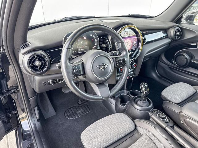 Mini COOPER 3-Deurs Camden Edition Black Edition / Getinte Ramen / Glazen schuifdak / Apple carplay / Parkeersensoren / Stoelverwarming