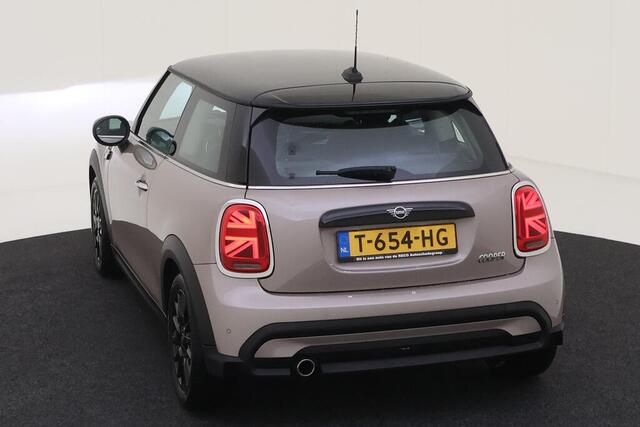 Mini COOPER Mini 1.5 Camden Edition NL-AUTO | 1/2 LEDER
