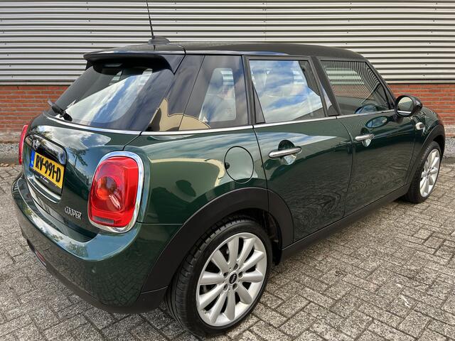 Mini COOPER Mini 1.5 Business | Panoramadak | 17'' LMV | Navigatie | British Racing Green | 5 deurs |