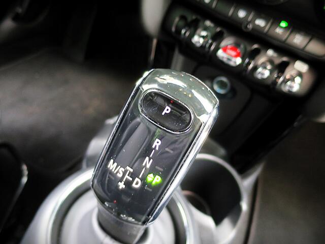 Mini COOPER 1.5 Classic F56 LCI2 automaat met LED, Apple Carplay, DAB, Navi en 17"