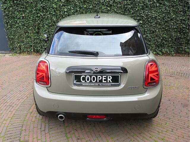 Mini COOPER 1.5 Pepper F56 LCI met Navi, LED, Clima en 16"