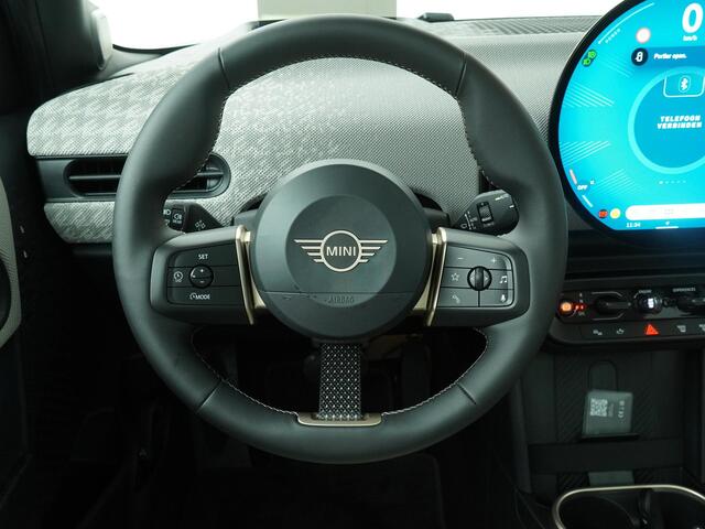 Mini COOPER 5-deurs C Favoured L |Elektrisch Panoramadak|Harman Kardon audio|360-graden camera