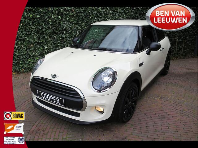Mini COOPER 1.5 One Salt F56 met Navi, BT, Apple Carplay, Park.ass en 17"