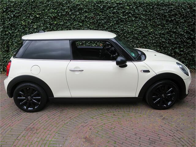 Mini COOPER 1.5 One Salt F56 met Navi, BT, Apple Carplay, Park.ass en 17"