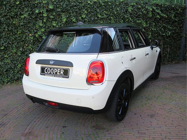 Mini COOPER 1.5 One Business Ed. F55 5-drs met Airco, Cruise, Apple CarPlay en 16"
