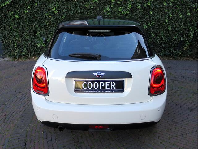 Mini COOPER 1.5 One Business Ed. F55 5-drs met Airco, Cruise, Apple CarPlay en 16"