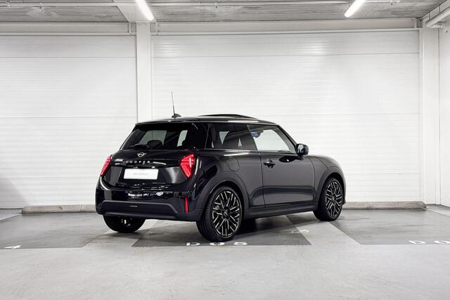 Mini COOPER 3-deurs 1.5 C Favoured M | Panoramadak | Head-Up Display | Stoelverwarming