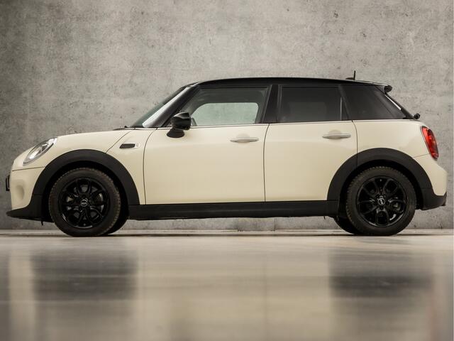 Mini COOPER Mini 1.5 Sport (5 DEURS, NAVIGATIE, LED KOPLAMPEN, DUAL TONE LAK, CLIMATE, GETINT GLAS, CRUISE, PARKEERSENSOREN, SPORTSTOELEN, CRUISE, SPRAAKBEDIENING, NIEUWE APK, NIEUWSTAAT)