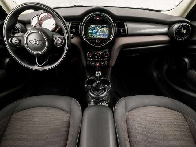 Mini COOPER Mini 1.5 Sport (5 DEURS, NAVIGATIE, LED KOPLAMPEN, DUAL TONE LAK, CLIMATE, GETINT GLAS, CRUISE, PARKEERSENSOREN, SPORTSTOELEN, CRUISE, SPRAAKBEDIENING, NIEUWE APK, NIEUWSTAAT)