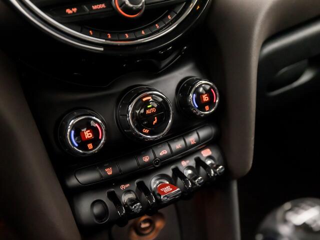 Mini COOPER Mini 1.5 Sport (5 DEURS, NAVIGATIE, LED KOPLAMPEN, DUAL TONE LAK, CLIMATE, GETINT GLAS, CRUISE, PARKEERSENSOREN, SPORTSTOELEN, CRUISE, SPRAAKBEDIENING, NIEUWE APK, NIEUWSTAAT)