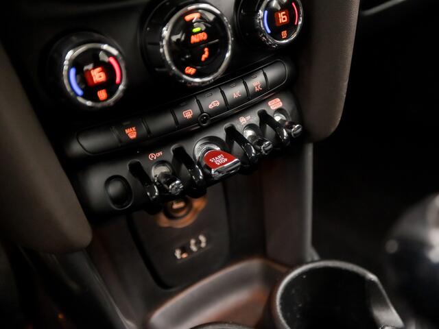 Mini COOPER Mini 1.5 Sport (5 DEURS, NAVIGATIE, LED KOPLAMPEN, DUAL TONE LAK, CLIMATE, GETINT GLAS, CRUISE, PARKEERSENSOREN, SPORTSTOELEN, CRUISE, SPRAAKBEDIENING, NIEUWE APK, NIEUWSTAAT)