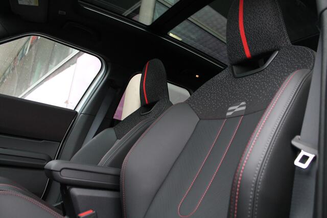 Mini COUNTRYMAN C Automaat / John Cooper Works / Pakket L / 20" JCW Flag Spoke 2-tone