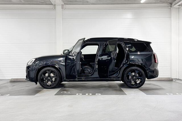 Mini COUNTRYMAN C | John Cooper Works Uitvoering | Pakket M | 19" Runway Spoke Jet Black