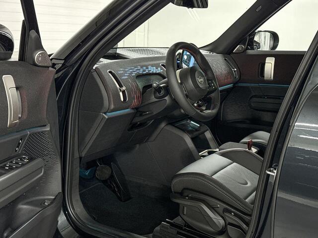 Mini COUNTRYMAN C | John Cooper Works Uitvoering | Pakket M | 19" Runway Spoke Jet Black